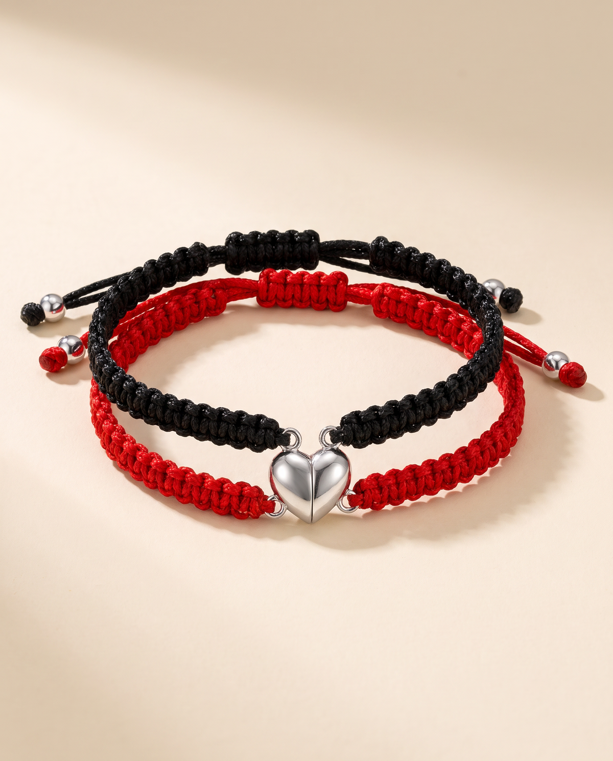 Set of 2 magnetic heart bracelets with hearts joined